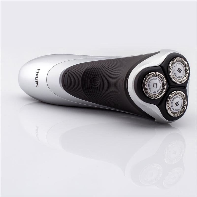 飞利浦(philips)电动剃须刀pt860 三刀头双层刀片 面部轮廓精准剃须