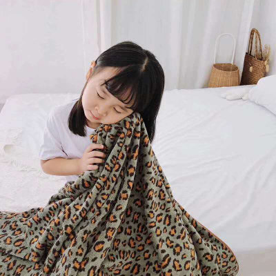 斜月三星 豹纹珊瑚绒浴巾 日本纳米技术 超柔速干 新款上市 70*140cm(黄色豹纹珊瑚绒浴巾)