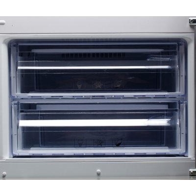 BEKO CNE30220GS冰箱 254升欧洲原装进口电脑温控彩晶面板 三门冰箱（银色）